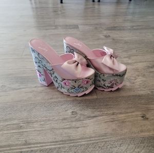 YRU Floral Platform Heels